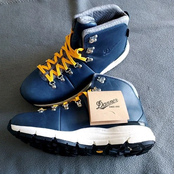 DANNERMountain 600 4.5 Men 10.5 Leather WaterproofVibram Sole Blue Boots NEW